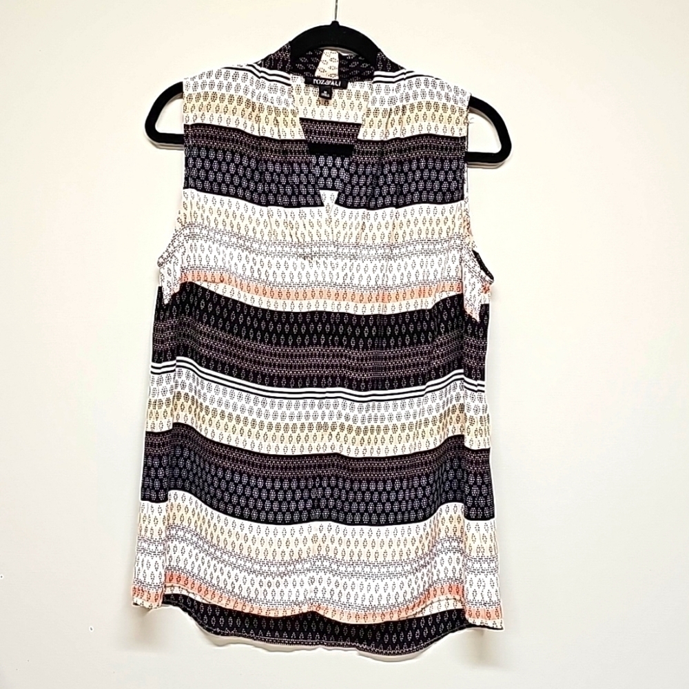 Roz & Ali split neck, striped crepe tank, high low. Size Medium